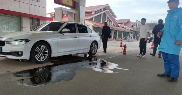 蜀交中油公司高橋加油站高效處理車(chē)輛漏油事件.png