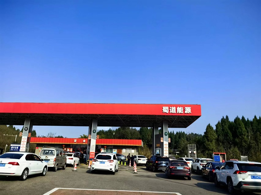圖片1：油品銷(xiāo)量新高.JPG