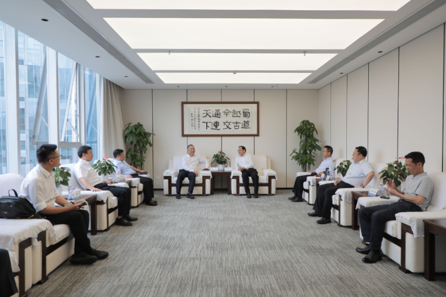 蜀道交通服務(wù)集團與中國航油石油公司舉行工作座談?wù)掌?.jpg